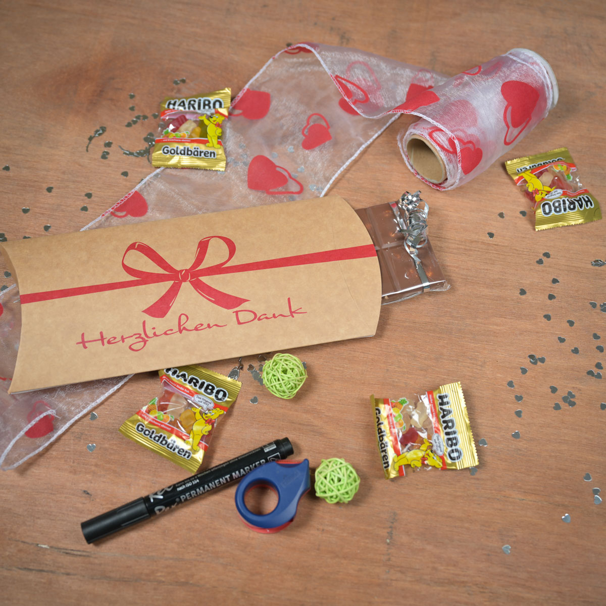 Abbildung einer Kissenschachtel mit Deko